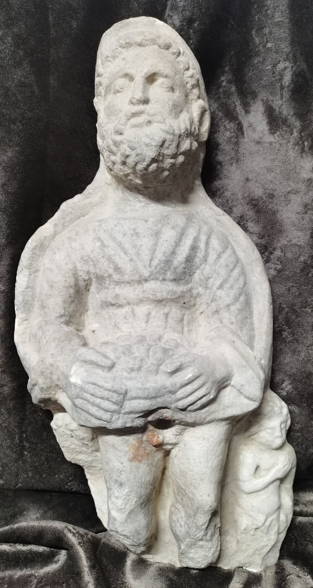 Statuetă din marmură cu reprezentarea zeului Priapus și a lui Eros
